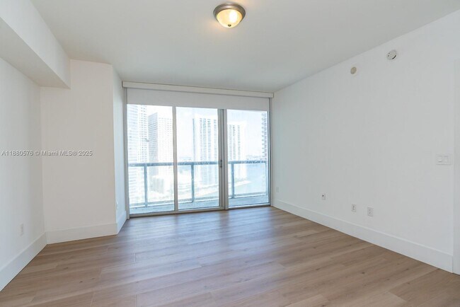 Building Photo - 495 Brickell Ave