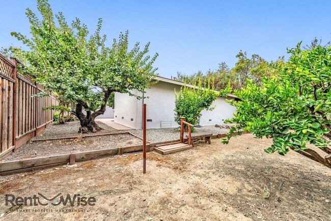 Building Photo - 2080 Helena Way