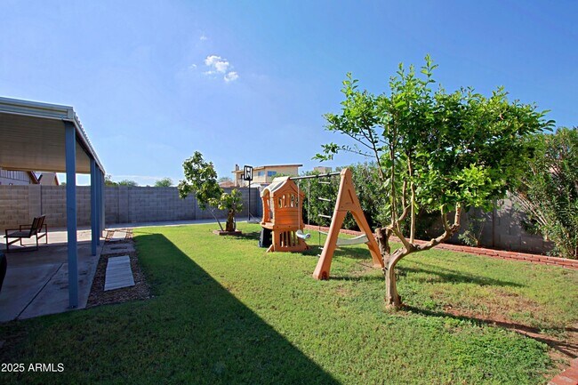 Building Photo - 4526 W Altadena Ave