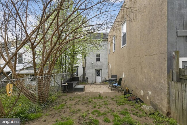 Building Photo - 4743 Umbria St
