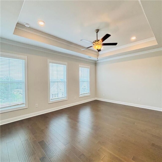 Building Photo - 657 SUMMIT HILL Way