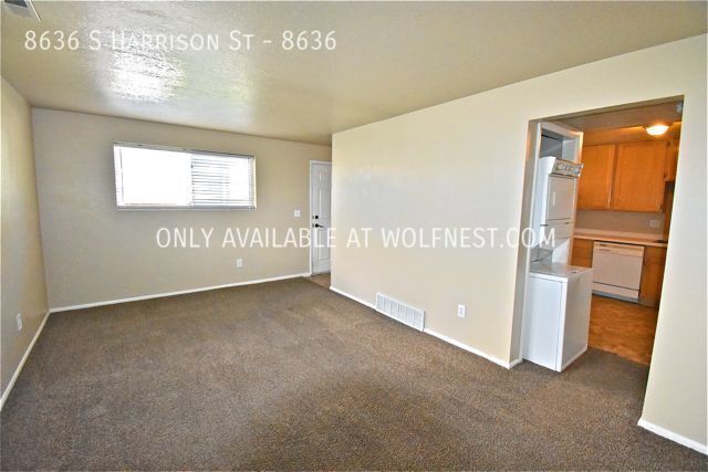 Building Photo - Adorable 2 Bed Sandy Condo! No Deposit Opt...