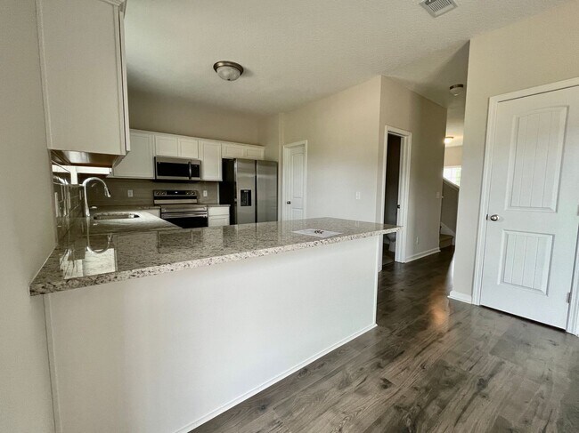 Building Photo - MOVE-IN SPECIAL: $300 OFF 1ST MONTH'S RENT!*