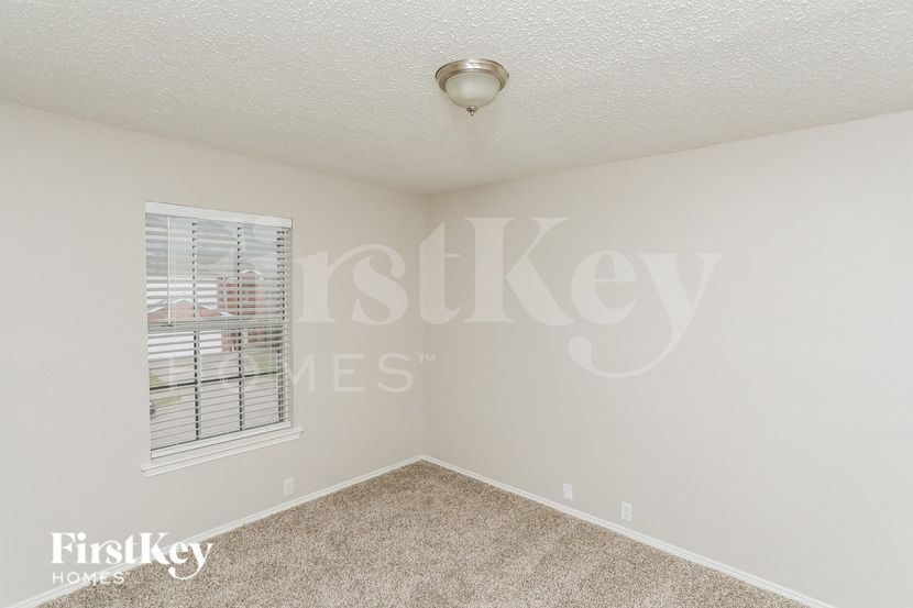 Building Photo - 119 Amber Ridge Dr