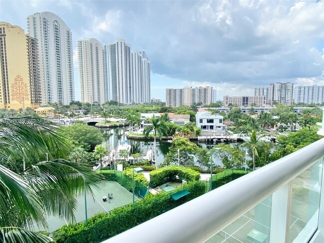 Building Photo - 16400 Collins Ave