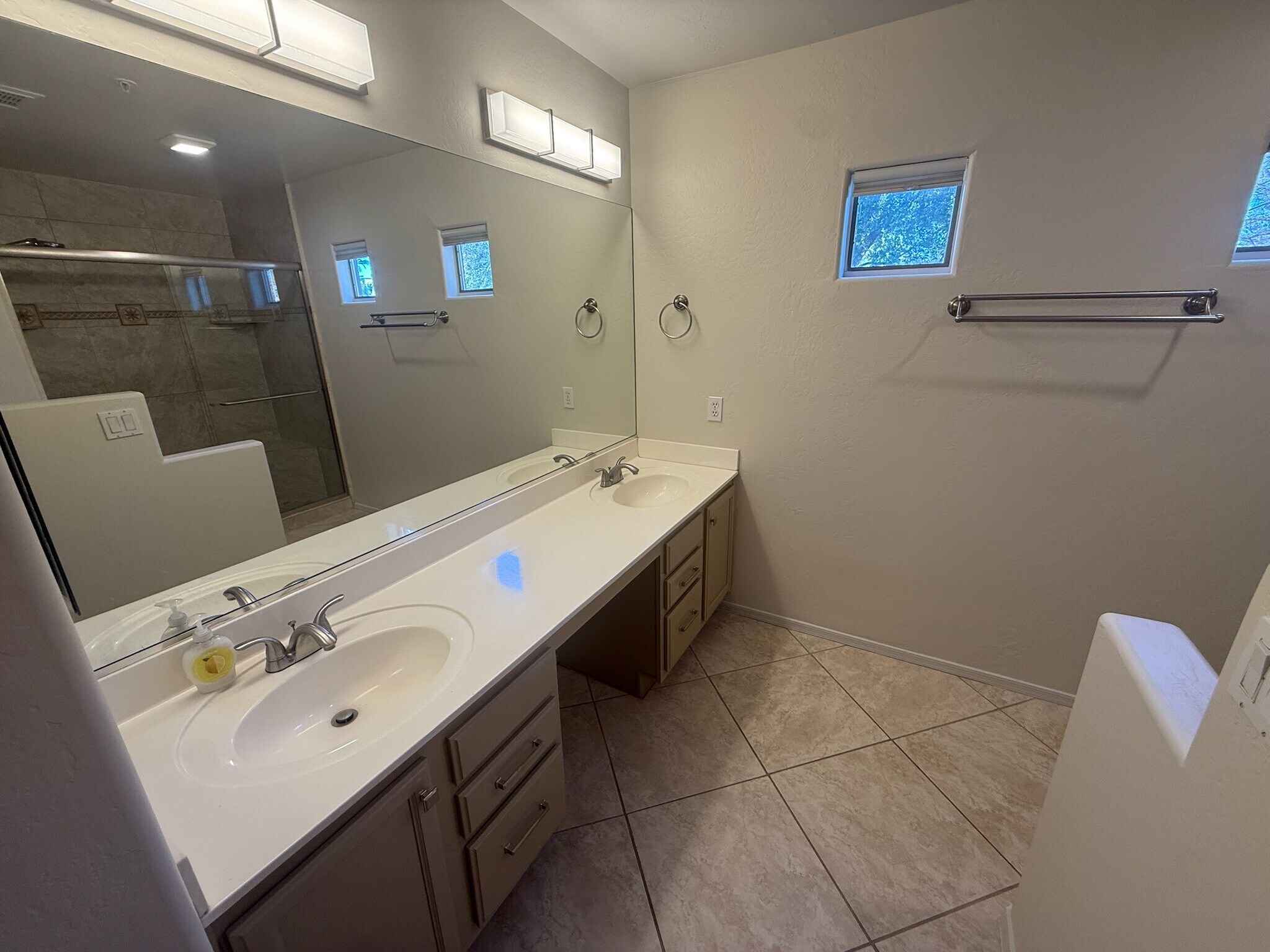 Building Photo - 9100 E Raintree Dr