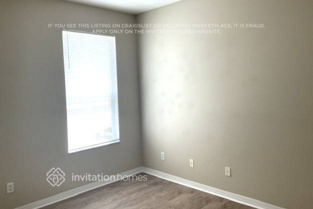 Building Photo - 305 Oak Springs Dr