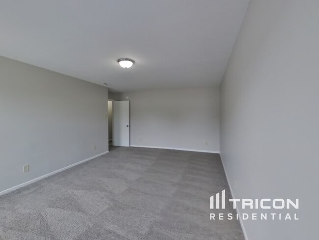Building Photo - 10744 Inspiration Dr