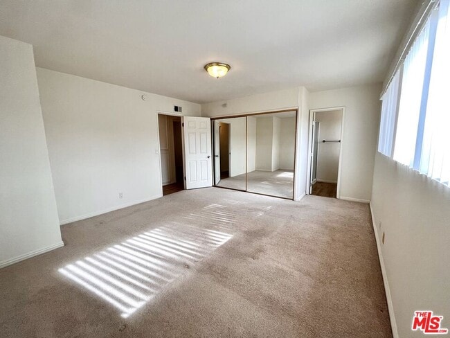 Building Photo - 6308 Villa Rosa Dr