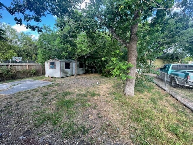 Building Photo - 4613 Yolanda Dr