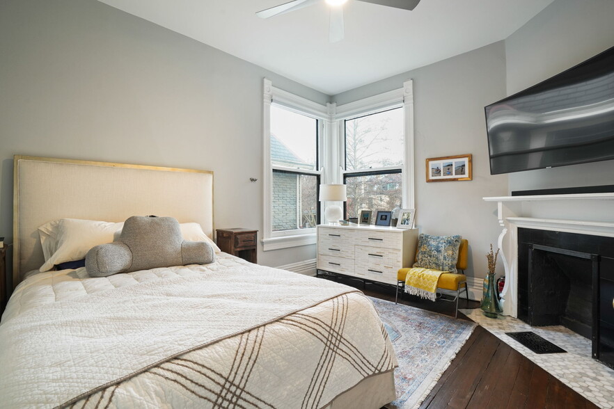 Building Photo - 77 W 2nd Ave