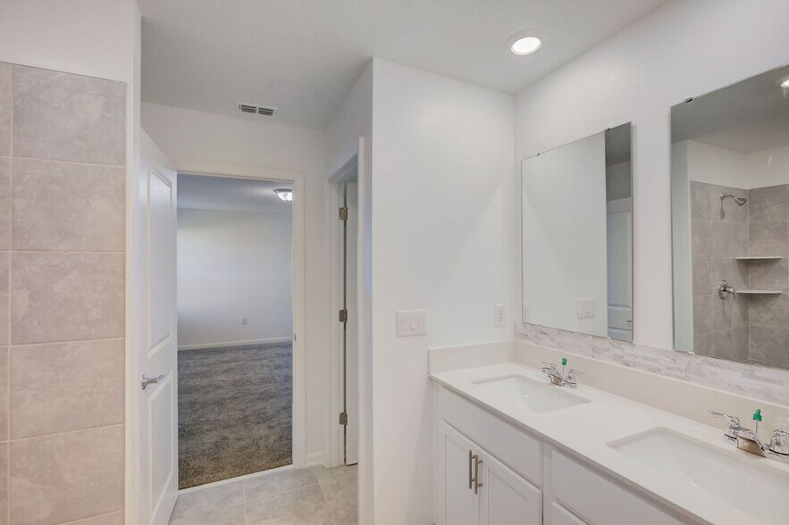 Building Photo - 633 Trotters Dr