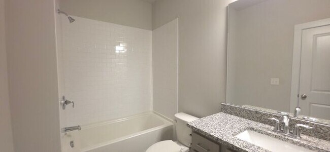 Building Photo - Beautiful Townhome in Doraville - Gated Community!