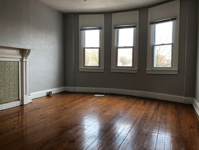 Building Photo - Charming 2 Bedroom/1 Bathroom Townhome in Abell, Baltimore, MD!