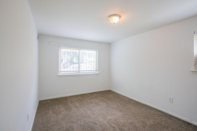 Building Photo - Charming 2 BR/1 BA Condo in Barry Farm!