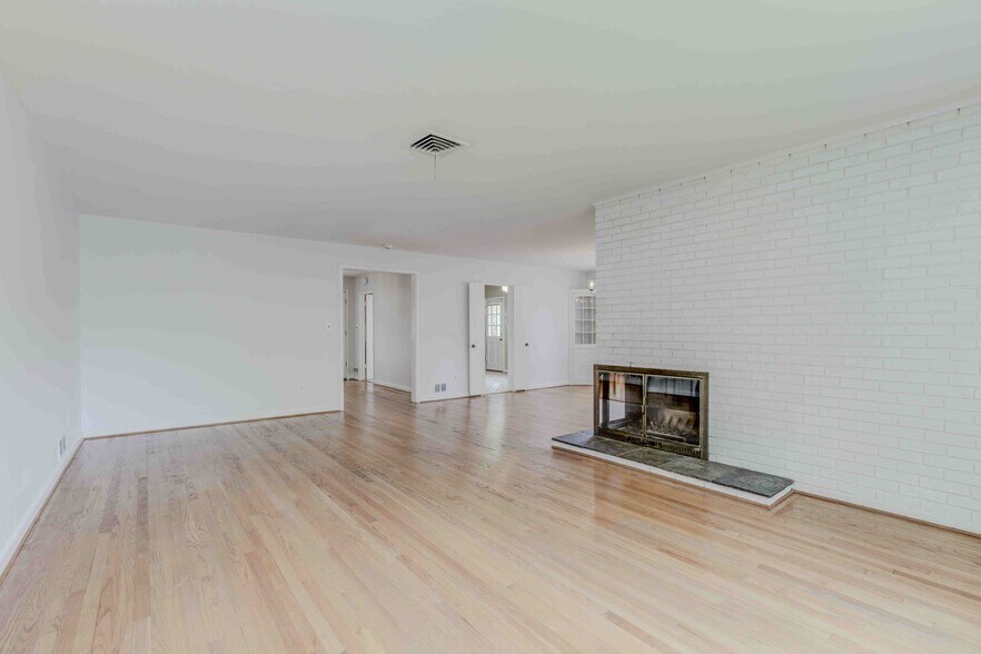 Building Photo - 3215 Brooklawn Ter