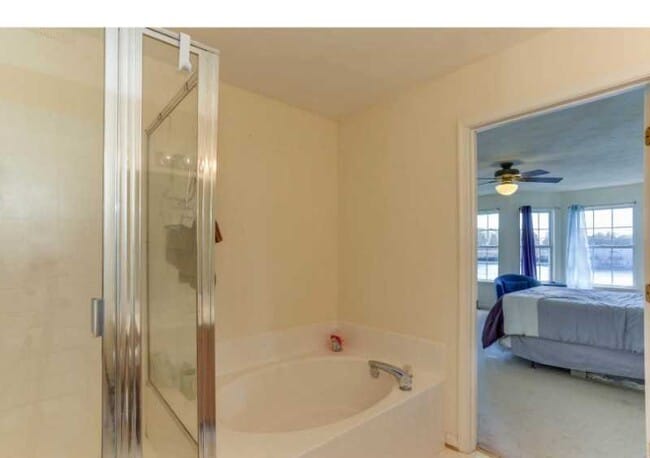 Building Photo - 5236 Summer Crescent