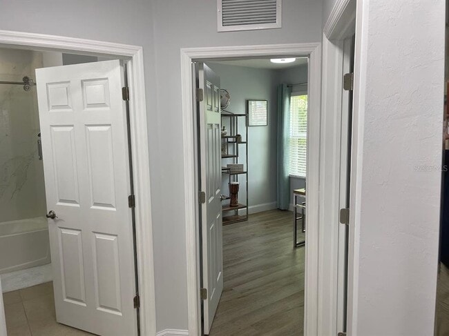 Building Photo - 690 Hadley Pl E