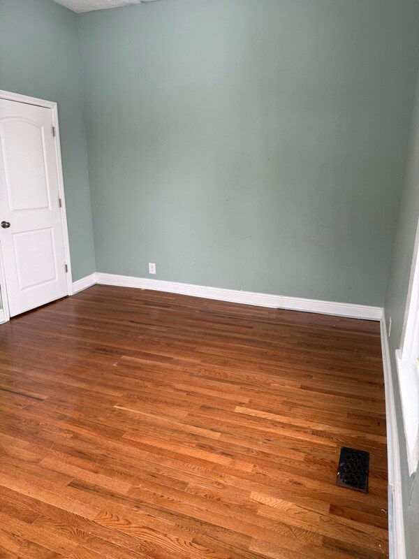 Building Photo - 900 Cherry St