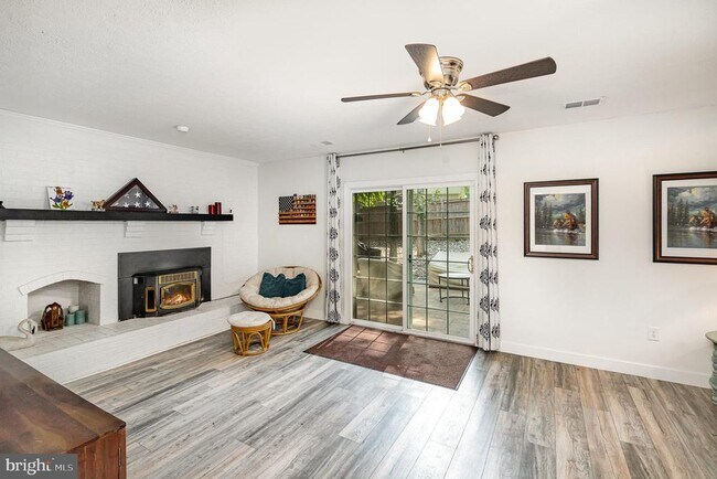 Building Photo - 15425 Beachview Dr