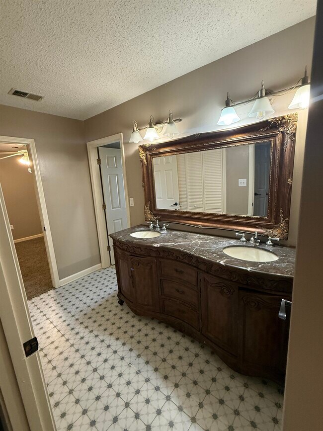 Building Photo - 2805 Morning Woods Dr