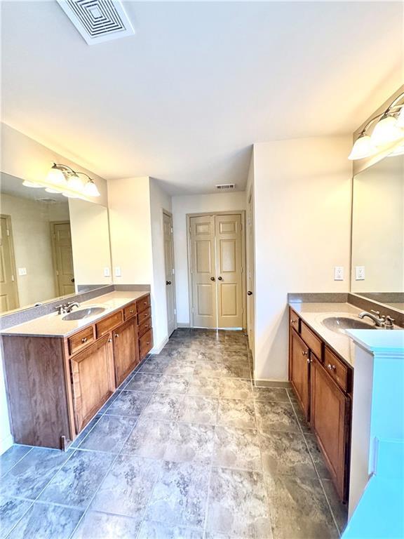 Building Photo - 2727 Staunton Dr