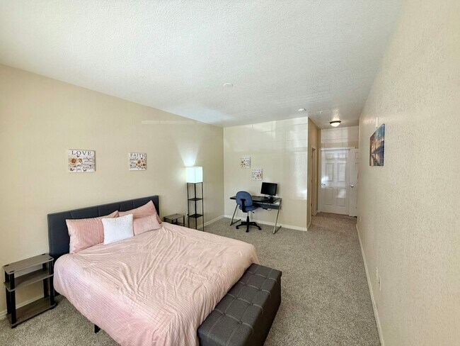 Building Photo - 9434 Ashbury Cir