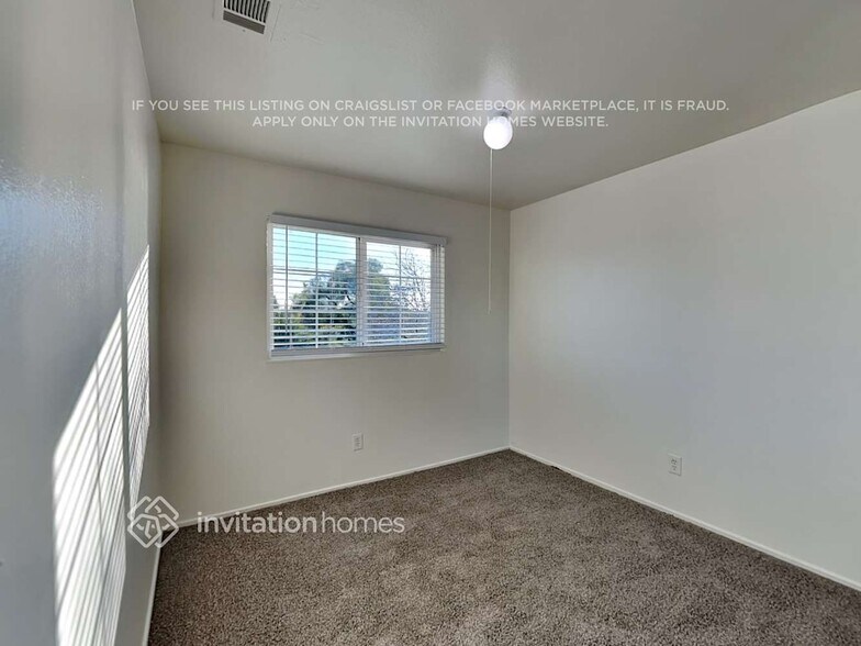 Building Photo - 525 Blue Wing Dr
