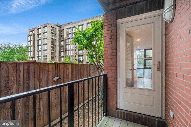 Building Photo - 1354 Euclid St NW