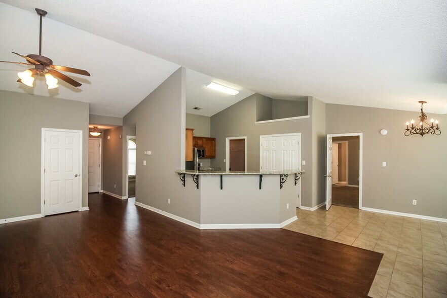 Building Photo - 6331 White Hawk Ln
