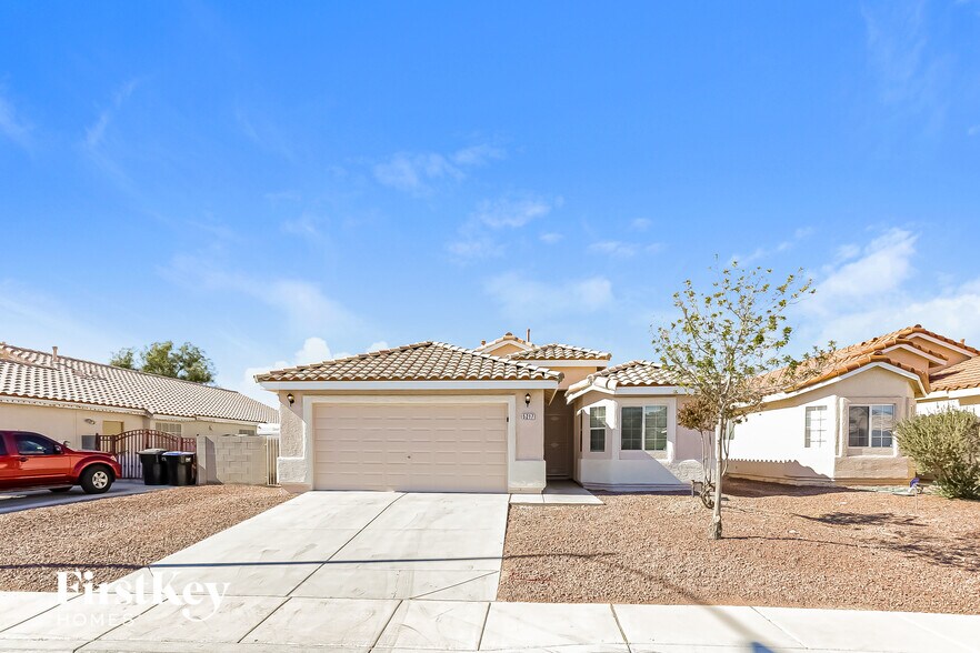 Building Photo - 5217 N Painted Pebble St