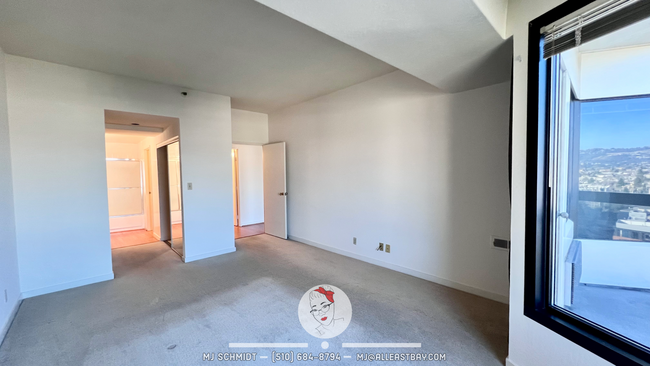 Building Photo - Beautiful one bedroom, in secure Pacific P...