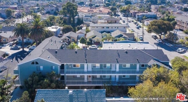 Building Photo - 1108 Termino Ave