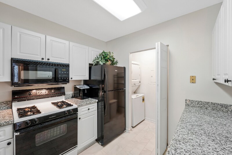 Building Photo - 20320 Beechwood Terrace