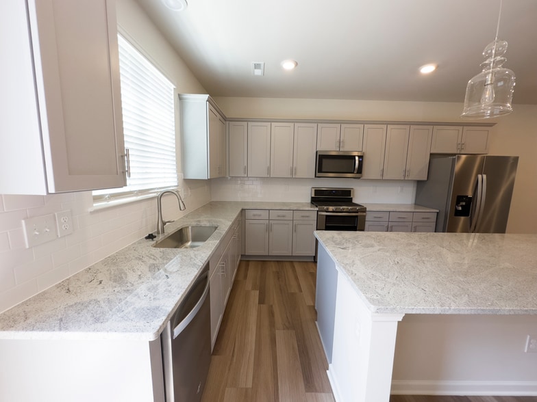 Building Photo - 15013 Camus Ct