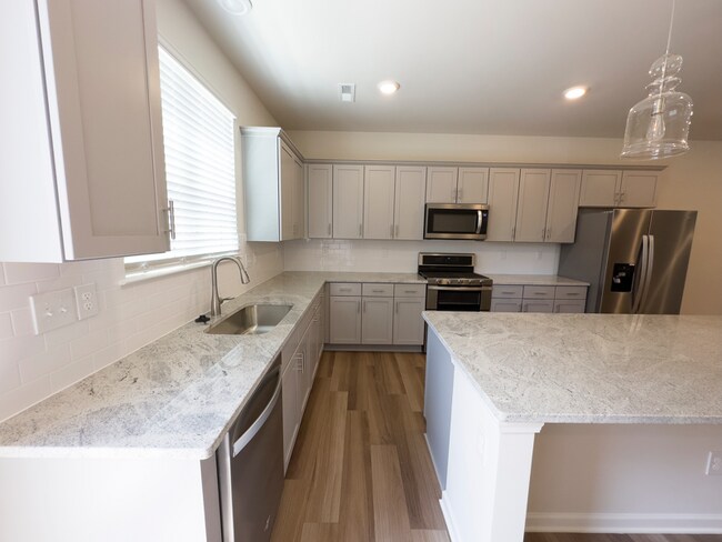 Building Photo - 15013 Camus Ct