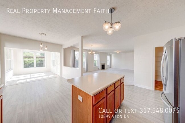 Building Photo - 10899 Veon Dr