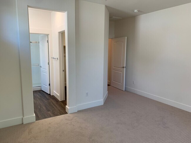 Building Photo - Beautiful Single Story Brentwood Home