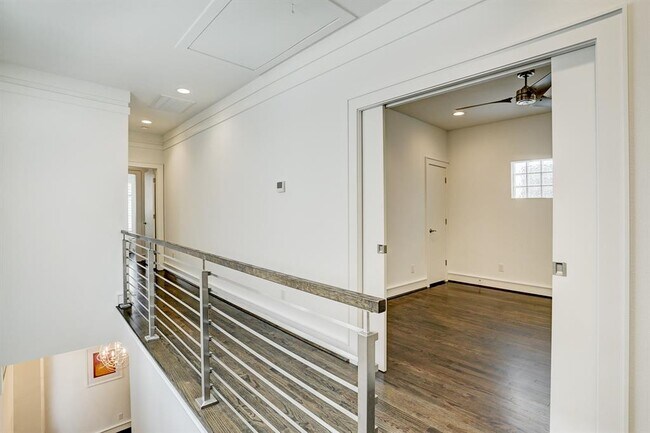 Building Photo - 814a Olive St