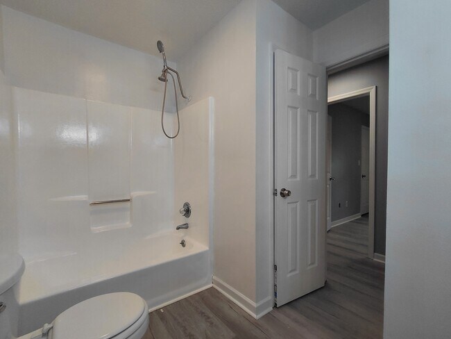 Building Photo - 208 Woodcarver Trail
