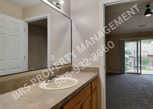 Building Photo - Clinton Township 2 bedroom 2 bath Condo