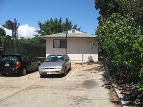 Building Photo - 40 Waiohuli St 5-Plex 1 bedroom 1 bath 1 p...