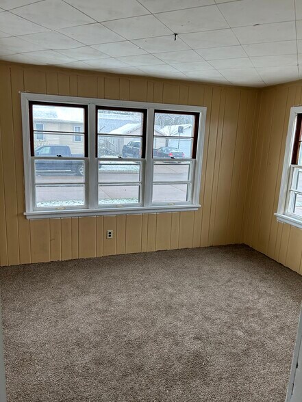 Building Photo - 403 W South Park Ave