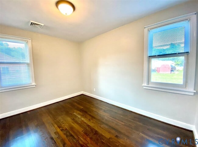 Building Photo - 26 Eastlake Dr