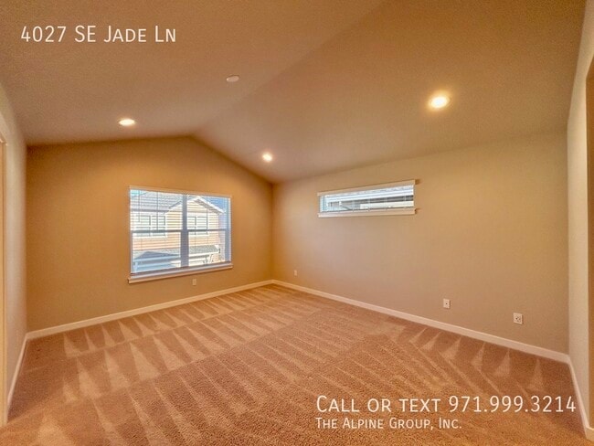 Building Photo - 4027 SE Jade Ln