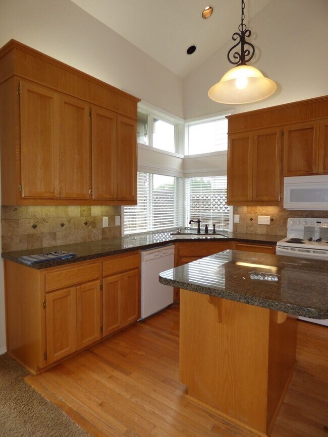 Building Photo - 3 Bed 2 bath home in North Salem!