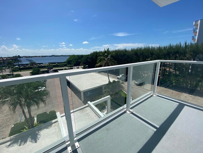 Building Photo - 3450 S Ocean Blvd