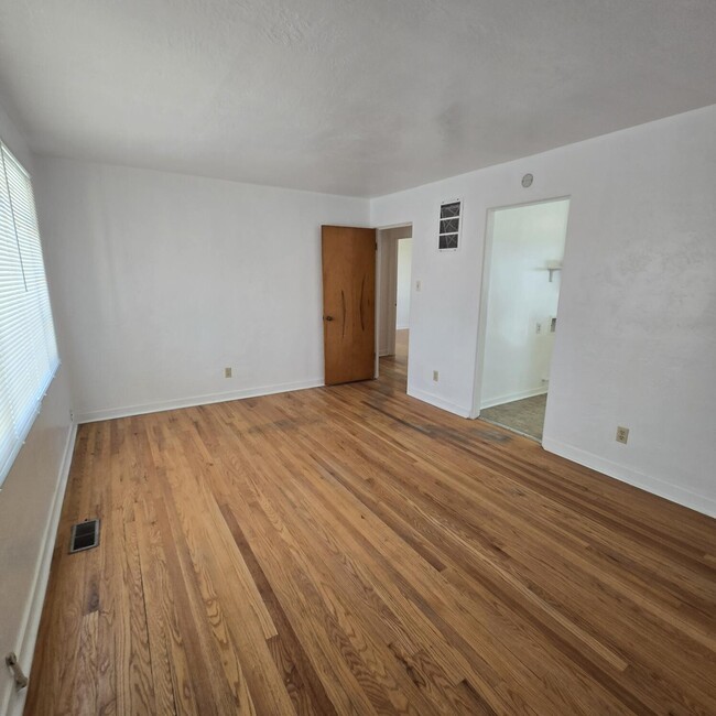 Building Photo - 205 Madison St NE