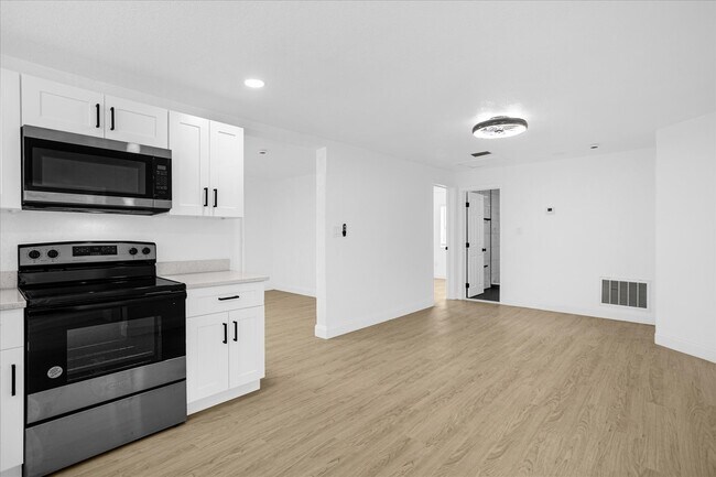 Building Photo - 812 W Miller St