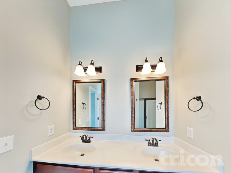 Building Photo - 3772 Windhaven Dr